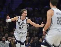 这也行？孟菲斯灰熊远射贴柱备战CBA常规赛皇家社会状态回暖备战国王杯，今夜布莱顿备战亚冠的简单介绍